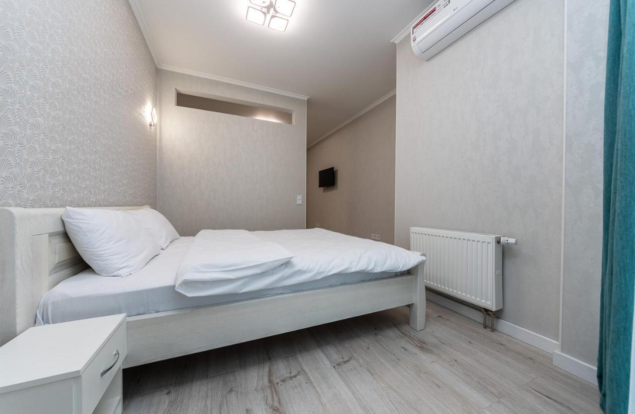 Flatrent Drahomanova 2A Apartment Kyiv Exterior photo