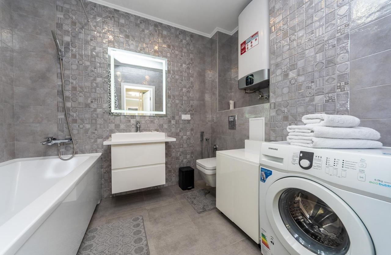 Flatrent Drahomanova 2A Apartment Kyiv Exterior photo
