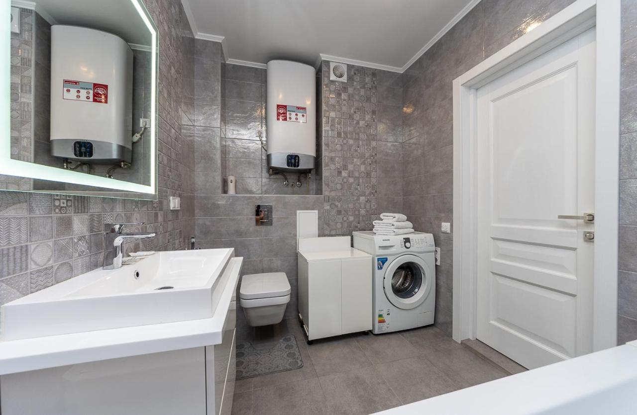 Flatrent Drahomanova 2A Apartment Kyiv Exterior photo