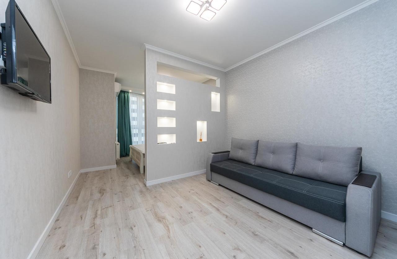 Flatrent Drahomanova 2A Apartment Kyiv Exterior photo