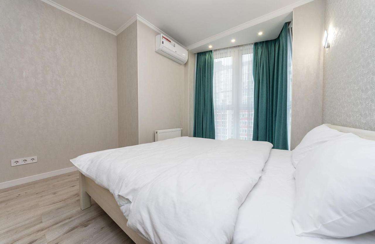 Flatrent Drahomanova 2A Apartment Kyiv Exterior photo