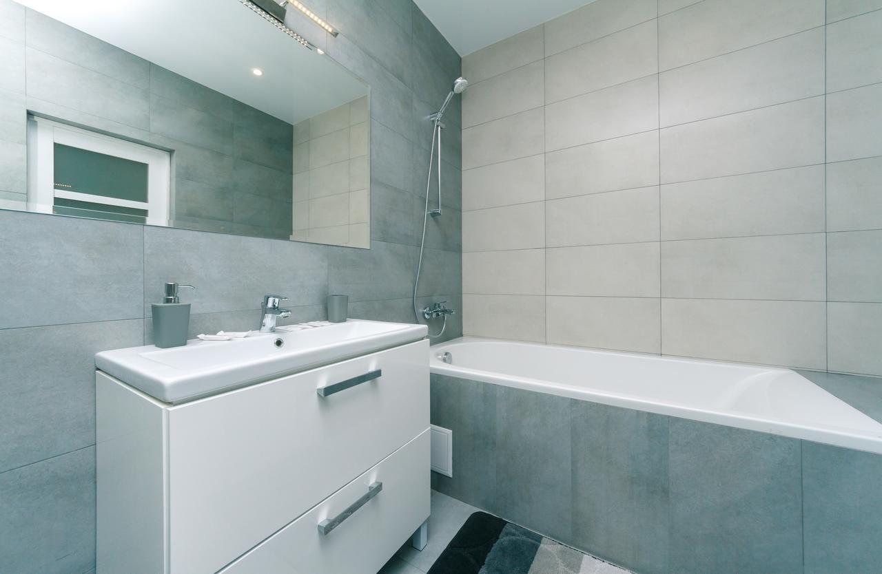 Flatrent Drahomanova 2A Apartment Kyiv Exterior photo